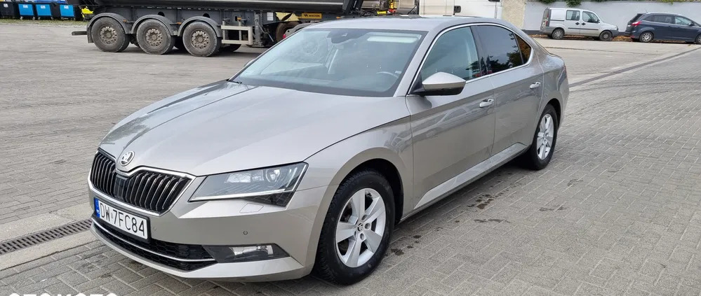 skoda Skoda Superb cena 61900 przebieg: 298700, rok produkcji 2017 z Wojkowice